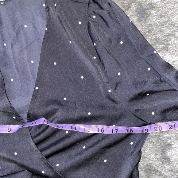 Stella & Dot  black tiny polka dot wrap blouse Sz M - Picture 7 of 10